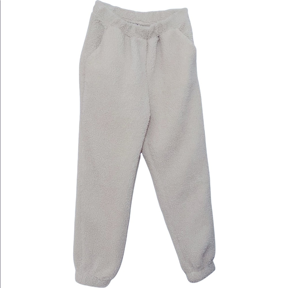 Trendy fuzzy white pants